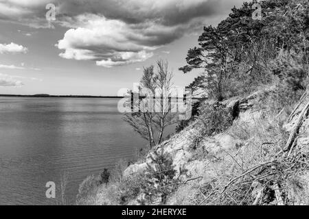 Romantica scogliera ripida con lago a Gnitz in Usedom Foto Stock