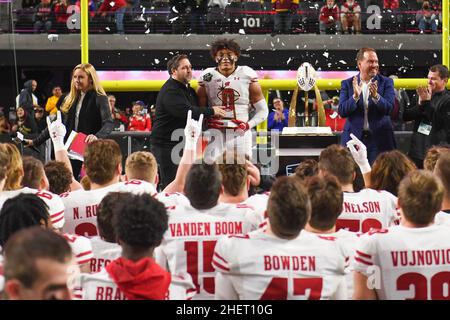 Braelon Allen (0) ha ricevuto il premio MVP dopo la partita del Las Vegas Bowl contro l'Arizona state Sun Devils, giovedì Foto Stock