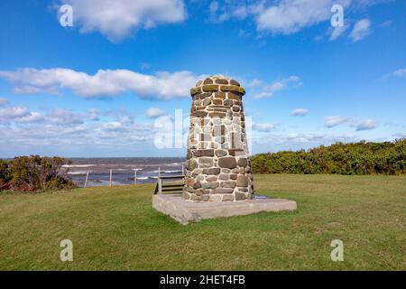 Torre di pietra per ricordare la ballte di Culloden, Scozia Foto Stock