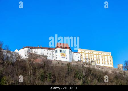 Vista panoramica su teste Oberhaus sulla collina con il Danubio a Passau, Baviera Foto Stock