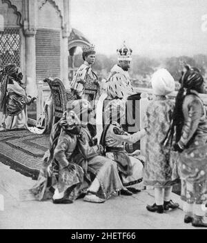 GEPRGE V e la Regina Maria sul Forte Rosso a Delhi nel 1911 Foto Stock