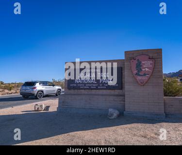 San Bernardino County, CA, USA - 5 gennaio 2022: Ingresso al Joshua Tree National Park, San Bernardino County, California. Foto Stock