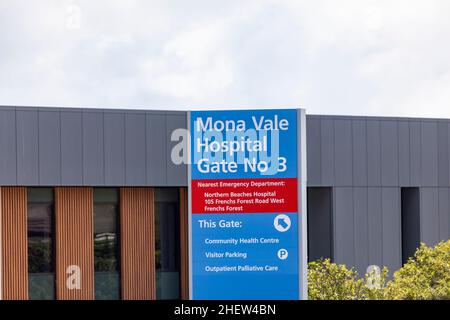 Edificio dell'ospedale Mona vale e segnaletica d'ingresso, regione delle spiagge settentrionali di Sydney, NSW, Australia Foto Stock