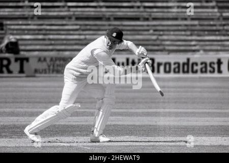 Mike Denness batte per l'Essex; Warwickshire vs Essex, campionato della contea di Schweppes, all'Edgbaston Cricket Ground, Birmingham, Inghilterra 2,4 e 5 luglio 1977 Foto Stock