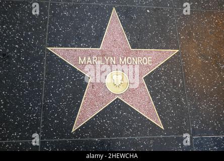 Los Angeles, California, USA 11th gennaio 2022 una visione generale dell'atmosfera di Actress Marilyn Monroe's Hollywood Walk of Fame Star il 11 gennaio 2022 a Los Angeles, California, USA. Foto di Barry King/Alamy Stock Foto Foto Stock