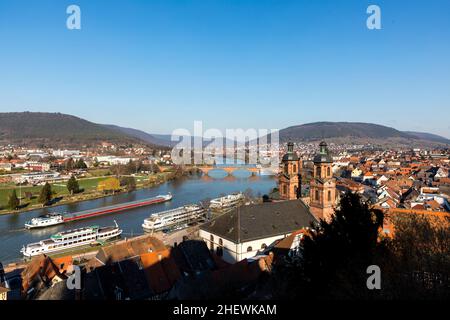 Vista panoramica di Miltenberg con il fiume meno in Baviera Foto Stock