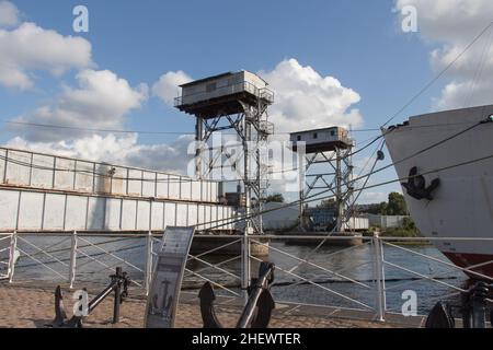 Kaliningrad, Russia - Agosto 03 2019: La vista dell'ex ponte ferroviario al Museo Mondiale dell'Oceano il 03 2019 agosto a Kaliningrad, Russia. Foto Stock