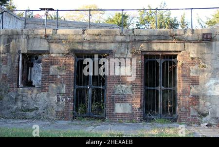 Magazzino dei nove Gun Battery, installazioni abbandonate di artiglieria costiera del Fort Hancock, Sandy Hook, Middletown, NJ Foto Stock