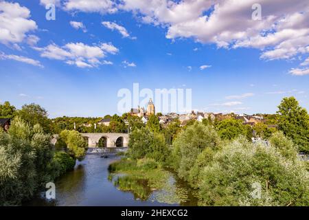 Vecchio ponte lahn e vista della famosa cupola di Wetzlar, Germania Foto Stock