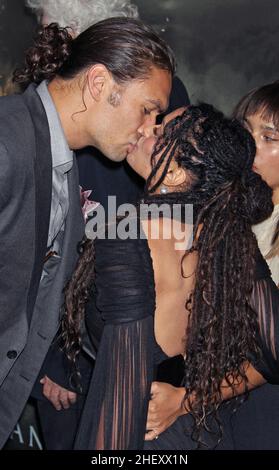 Foto di archivio datata 11 agosto 2011 di Jason Momoa, e Lisa Bonet in arrivo per la prima mondiale di 'Conan the Barbarian' al Regal Cinemas di Los Angeles, CA, USA. Jason Momoa e Lisa Bonet lo chiamano "esce". Momoa, 42 anni, ha annunciato la loro separazione in una dichiarazione congiunta sul suo Instagram Mercoledì. (Bonet, 54, non dispone di social media.) Foto di Baxter/ABACAPRESS.COM Foto Stock