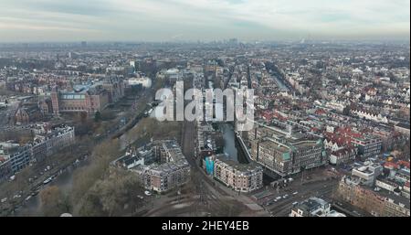 Amsterdam, 22th dicembre 2021, Paesi Bassi. Riprese aeree di vijzelgracht e dell'infrastruttura di Weteringschans, Rijksmuseum. Foto Stock
