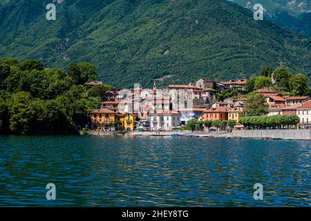 Vista di Morgozzo sul lago di Mergozzo, vicino al lago maggiore. Foto Stock