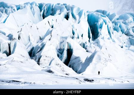 Avventurieri in un'escursione sul ghiacciaio in Islanda Foto Stock