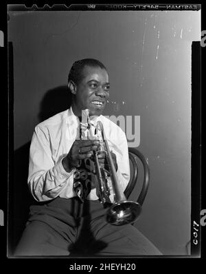 Ritratto di Louis Armstrong, Aquarium, New York, N.Y., ca. Luglio 1946. Foto di William Gottlieb. Foto Stock