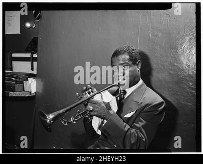 Ritratto di Louis Armstrong, Aquarium, New York, N.Y., ca. Luglio 1946. Foto di William Gottlieb. Foto Stock