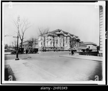 Foto vintage in bianco e nero, New York: Metropolitan Museum of Art con obelisco, 5th Ave. E 81st St. 1914. Foto Stock