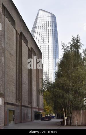 Tate moderno edificio galleria d'arte con un grattacielo di vetro Blackfriars, Southwark London UK. Foto Stock