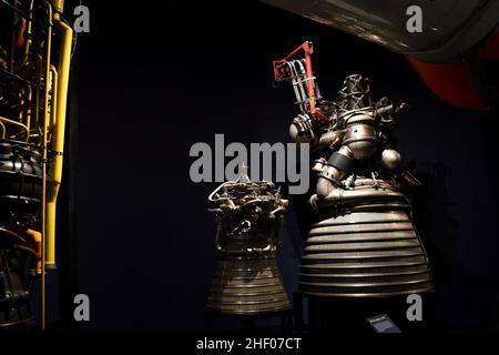 Saturn V J-2 motore a razzo a combustibile liquido esposto al Science Museum di Londra nel Regno Unito. Foto Stock