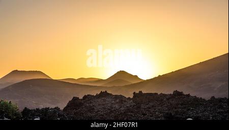 Paesaggio vulcanico nel parco nazionale di Timanfaya vicino a Mancha Blanca Foto Stock