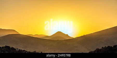 Paesaggio vulcanico nel parco nazionale di Timanfaya vicino a Mancha Blanca Foto Stock