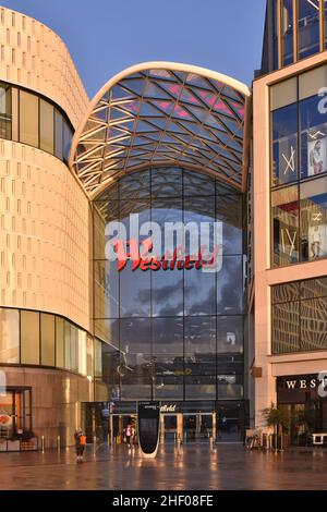 Westfield White City - moderno edificio esterno del centro commerciale, a ovest di Londra UK. Foto Stock