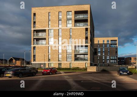 Un edificio moderno a più piani, parte dell'ex villaggio del Commonwealth Games Athlete a Dalmarnock, Glasgow, progettato e ora aggiornato come Foto Stock