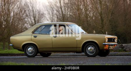 1970 oro Hillman Avenger Foto Stock