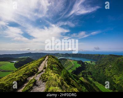 Bellissimo paesaggio del lago Sete Cidades sull'isola di Sao Miguel Azzorre Foto Stock