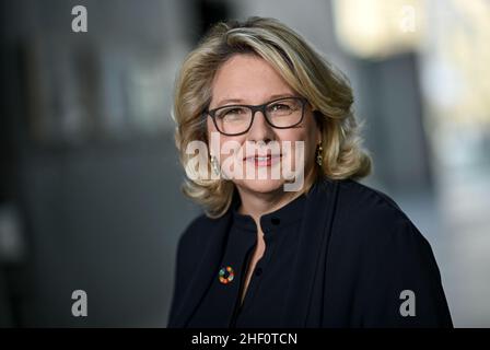 11 gennaio 2022, Berlino: Svenja Schulze (SPD), Ministro federale della cooperazione e dello sviluppo economico. Foto: Britta Pedersen/dpa-Zentralbild/ZB Foto Stock