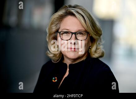 11 gennaio 2022, Berlino: Svenja Schulze (SPD), Ministro federale della cooperazione e dello sviluppo economico. Foto: Britta Pedersen/dpa-Zentralbild/ZB Foto Stock