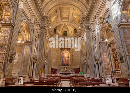 ROMA, ITALIA - 1 SETTEMBRE 2021: La navata del ruco Chiesa di Santa Maria in Monserato. Foto Stock