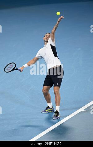 13th gennaio 2022: Ken Rosewall Arena, Sydney Olympic Park, Sydney, Australia; Sydney Tennis Classic, Giorno 5: Daniel Evans della Gran Bretagna serve a Maxime Cressy degli Stati Uniti Foto Stock
