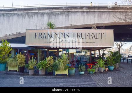 Londra, Regno Unito 13th gennaio 2022. Vista esterna di BFI Southbank, dove si sta attualmente svolgendo una retrospettiva di due mesi di film del leggendario regista francese Francois Truffaut. Credit: Vuk Valcic / Alamy Live News Foto Stock