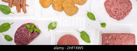Carne verde, varie alternative di carne a base di piante vegane in diversi tipi – bistecca, carne tritata, hamburger cutlet, noccioli, salsicce hot dog, polpette, Foto Stock