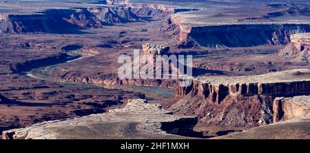 Turk's Head lungo il Green River nel Canyonlands National Park, visto dal Green River Overlook. Foto Stock