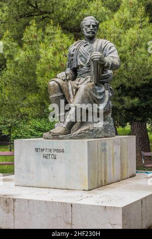 PODGORICA, MONTENEGRO - 4 GIUGNO 2019: Statua Petar II Petrovic-Njegos a Podgorica, capitale del Montenegro Foto Stock