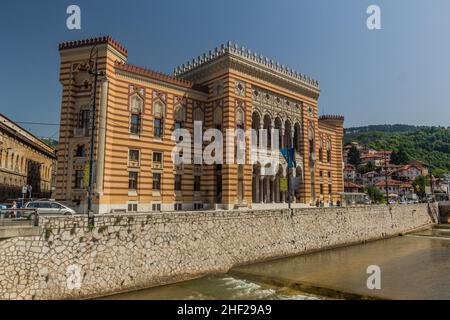 SARAJEVO, BOSNIA-ERZEGOVINA - 11 GIUGNO 2019: Edificio del municipio di Sarajevo. Bosnia-Erzegovina Foto Stock