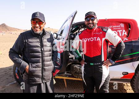 Principe Khalid Bin Sultan Abdullah al Faisal, Presidente della Federazione Saudita dei motori, al Rajhi Yazeed (sau), Overdrive Toyota, Toyota Hilux Overdrive, Auto FIA T1/T2, W2RC, Ritratto durante la tappa 11 del Dakar Rally 2022 intorno a Bisha, il 13th 2022 gennaio a Bisha, Arabia Saudita - Foto Florent Gooden / DPPI Foto Stock