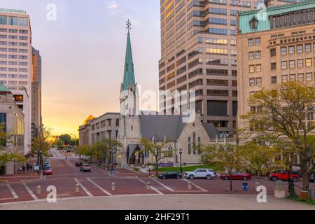 Indianapolis, Indiana, USA - 19 ottobre 2021: La Cattedrale della Chiesa di Cristo al Monument Cir Foto Stock