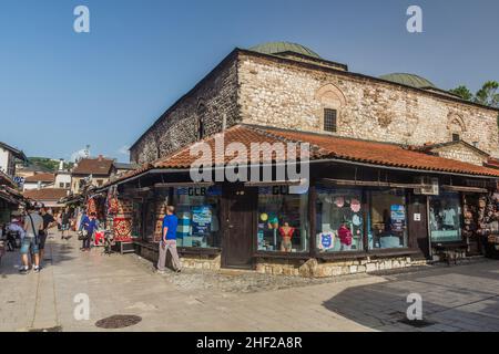 SARAJEVO, BOSNIA-ERZEGOVINA - 11 GIUGNO 2019: Vista del disordine di Bascarsija di Sarajevo. Bosnia-Erzegovina Foto Stock