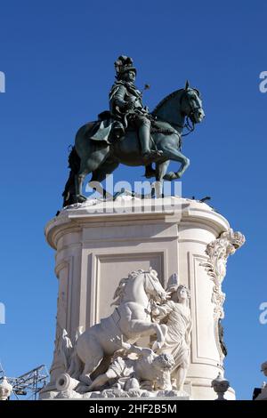 Statua equestre di re Jose i, su disegno di Eugenio dos Santos, svelata nel 1775, nel centro della Praca do Comercio, Piazza del Commercio, Lisbona Foto Stock