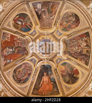 Forlí, ITALIA - 10 NOVEMBRE 2021: L'affresco a soffitto con le scene di San Girolamo vive nella cappella laterale della chiesa Basilica di San Mercuriale. Foto Stock