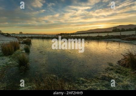 Una fredda mattina invernale al Brecon Beacons nel Galles del Sud, Regno Unito Foto Stock