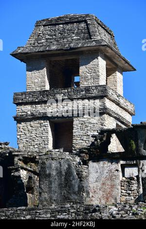 Il Palazzo (El Palacio), la Torre di osservazione (El Observatorio), il sito archeologico di Palenque, Stato del Chiapas, Messico, America del Nord, Sito Patrimonio dell'Umanità Foto Stock