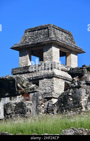 Il Palazzo (El Palacio), la Torre di osservazione (El Observatorio), il sito archeologico di Palenque, Stato del Chiapas, Messico, America del Nord, Sito Patrimonio dell'Umanità Foto Stock