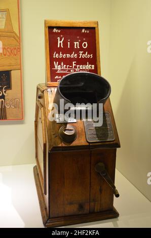 Primo piano dell'ingresso al Deutsche Filmmuseum (Museo del cinema tedesco), Francoforte sul meno, Germania Foto Stock