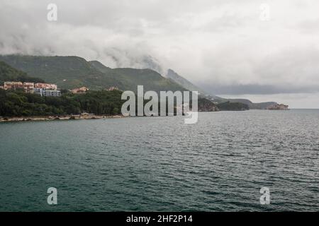 Vista della costa vicino a Przno, Montenegro Foto Stock