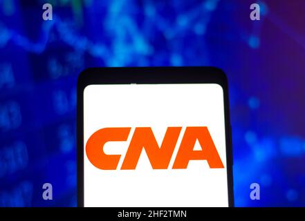 Brasile. 13th Jan 2022. In questa illustrazione della foto, un logo CNA Financial Corporation viene visualizzato sullo schermo di uno smartphone (Foto di Rafael Henrique/SOPA Images/Sipa USA) Credit: Sipa USA/Alamy Live News Foto Stock