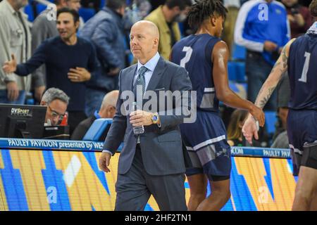 UCLA Bruins testa allenatore Mick Cronin durante una partita di pallacanestro NCAA contro il North Florida Ospreys, Mercoledì, Novembre 17, 2021, a Los Angeles. UCLA de Foto Stock