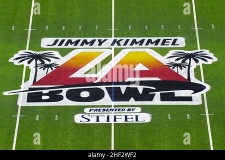 Vista dettagliata del logo Jimmy Kimmel LA Bowl durante la partita LA Bowl, sabato 18 dicembre 2021, a Los Angeles. La Utah state Aggies sconfisse l'Oregon Foto Stock